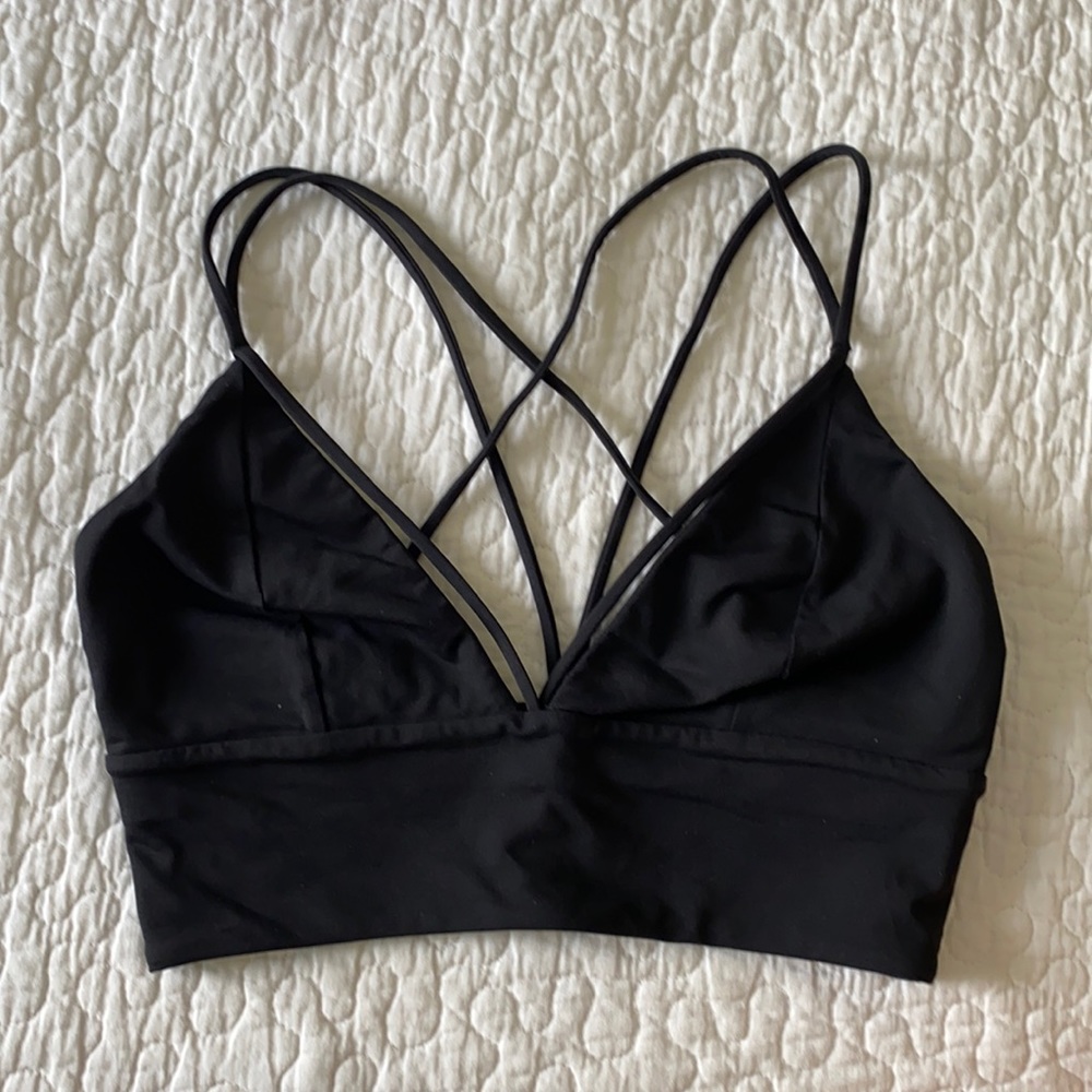 Lululemon black strappy sports bra